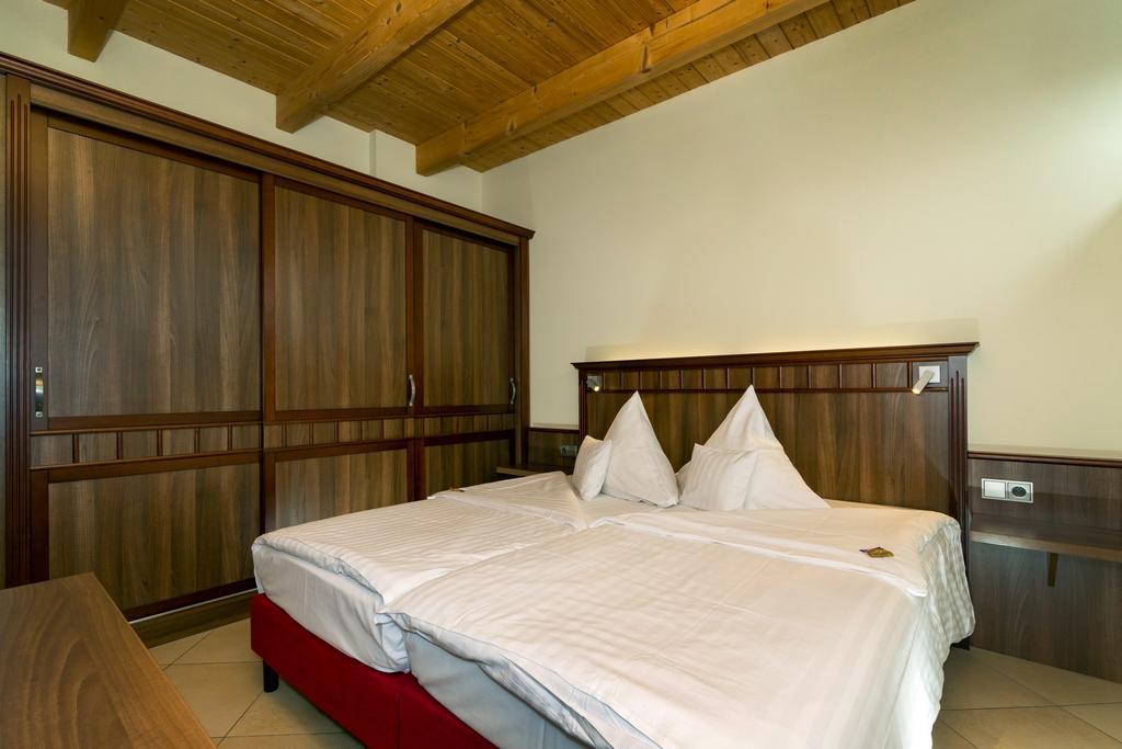 Waldhotel Граал-Мюриц Екстериор снимка