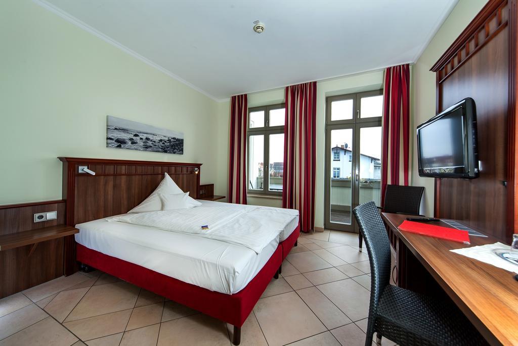 Waldhotel Граал-Мюриц Екстериор снимка