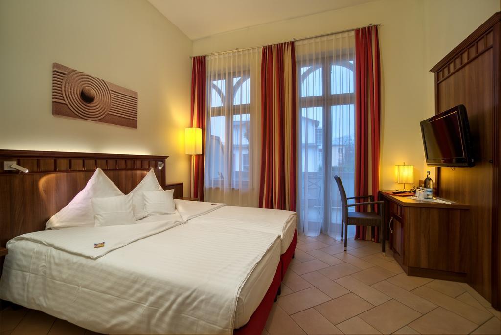 Waldhotel Граал-Мюриц Екстериор снимка