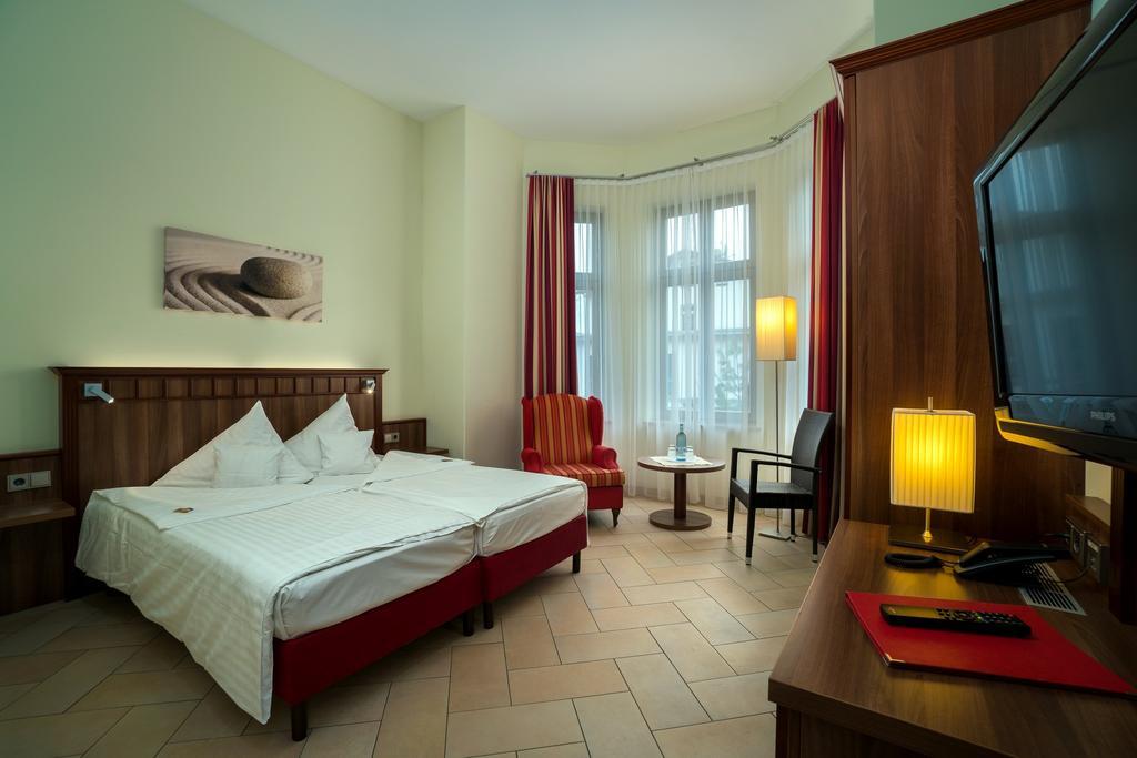 Waldhotel Граал-Мюриц Екстериор снимка