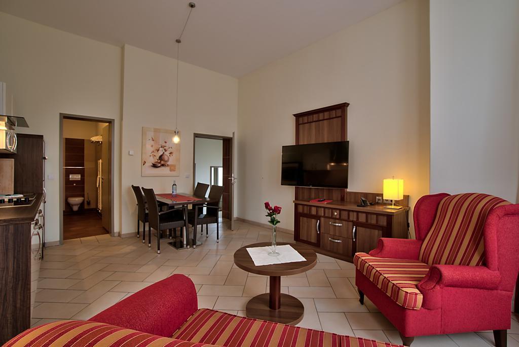 Waldhotel Граал-Мюриц Екстериор снимка